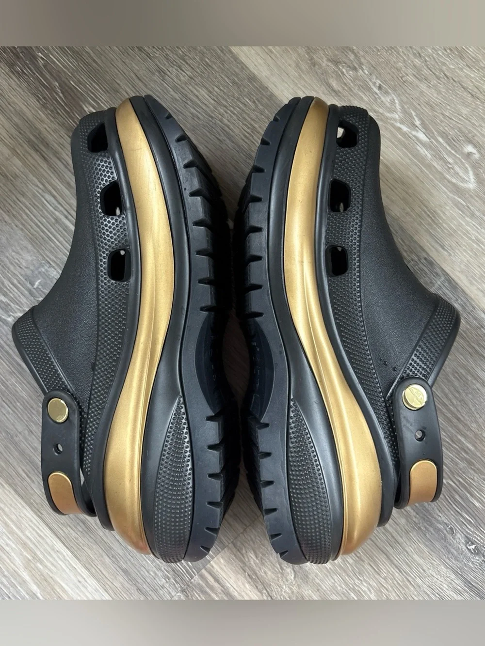 Crocs Mega Crush Metallic Clogs Black & Gold Platform Slip-On Shoes Sz M 8/W 10